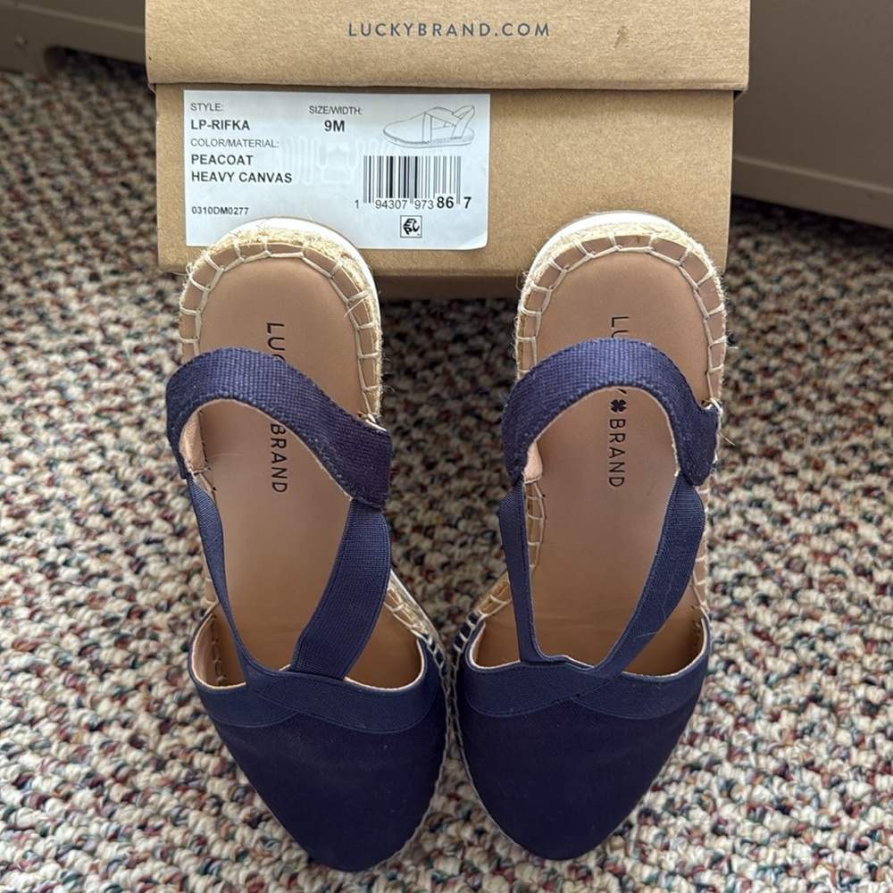 Lucky Brand navy Woman’s Peacoat canvas shoes size 9 - Picture 4 of 4